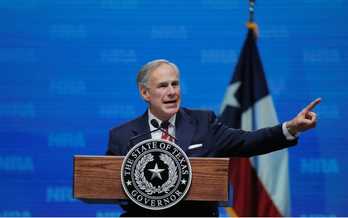 greg-abbott-gobernador-texas-republicano-ordena-regresar-migrantes-ilegales-frontera-carteles-07072022