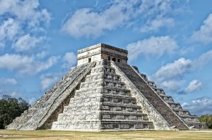 lady_chichen_itza_01