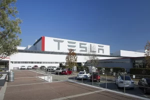 fabrica-fremont-tesla-12-scaled