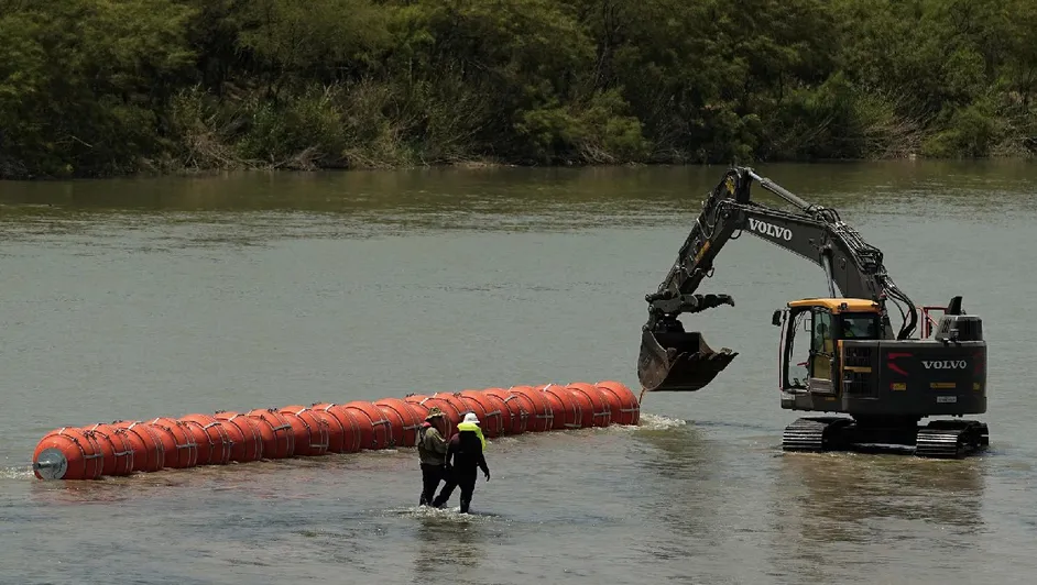 autoridades-texas-colocando-boyas-puas