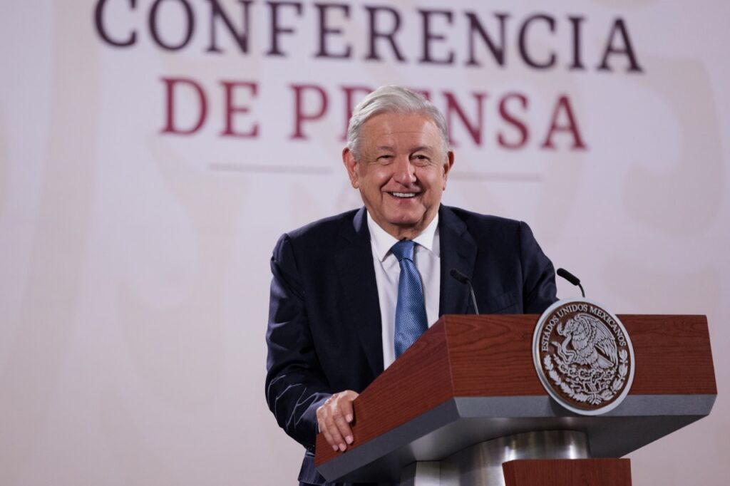 amlo-anuncio-primer-encuentro-de-comunicadores-1024x682