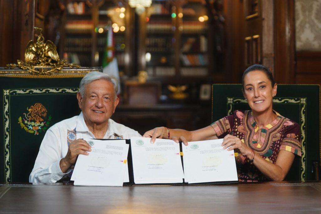 amlo-y-sheinbaum-celebran-decreto-reforma-judicial-1536x1024